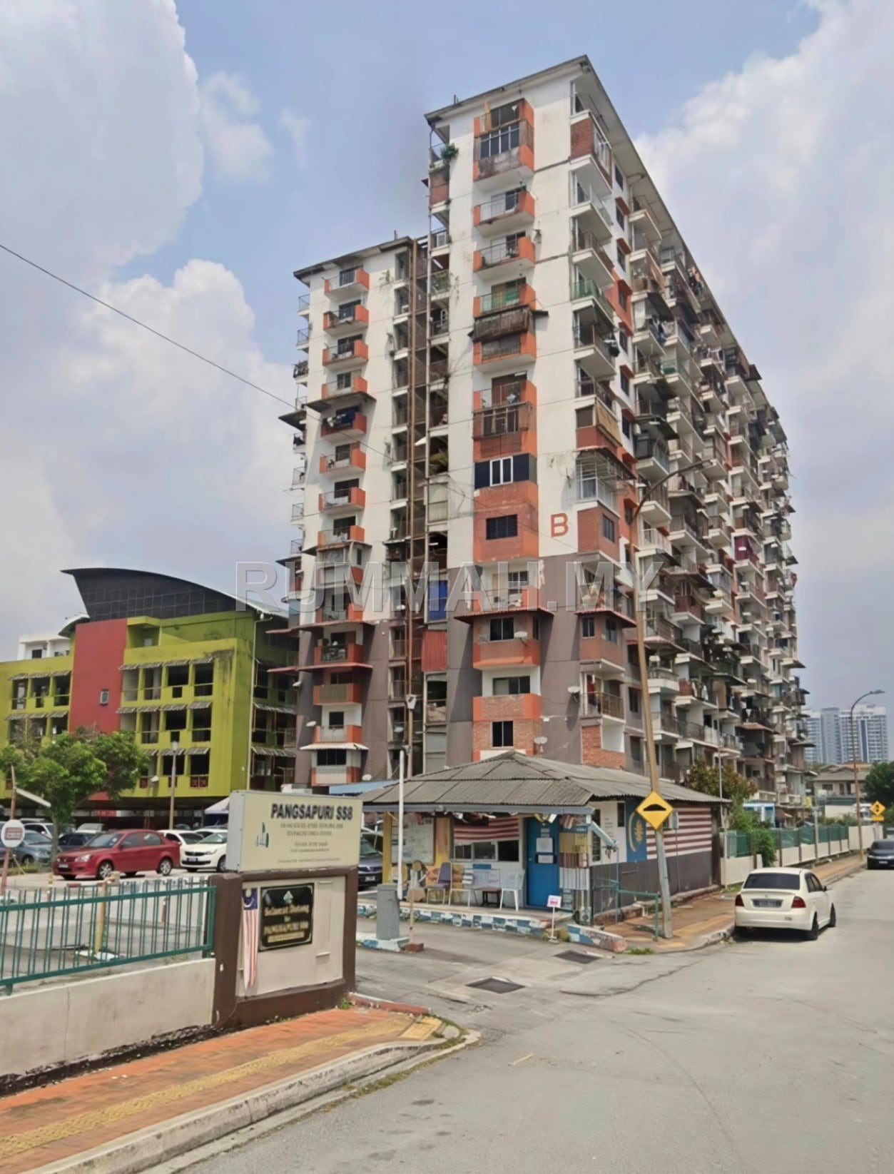 2-bedroom condo in Kelana Jaya, Selangor for sale - Level 9 With Strata Ready Unit Pangsapuri SS8 Kelana Jaya for Sale