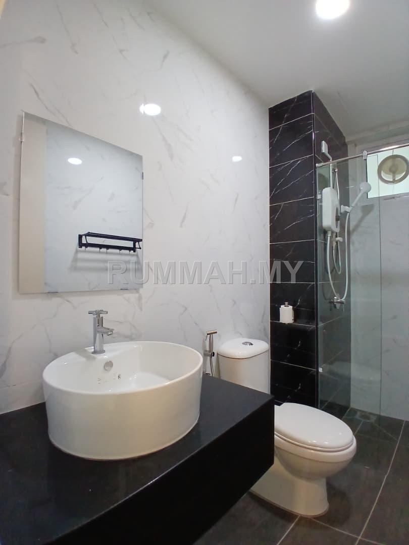 condo in Gelugor, Penang — photo 4