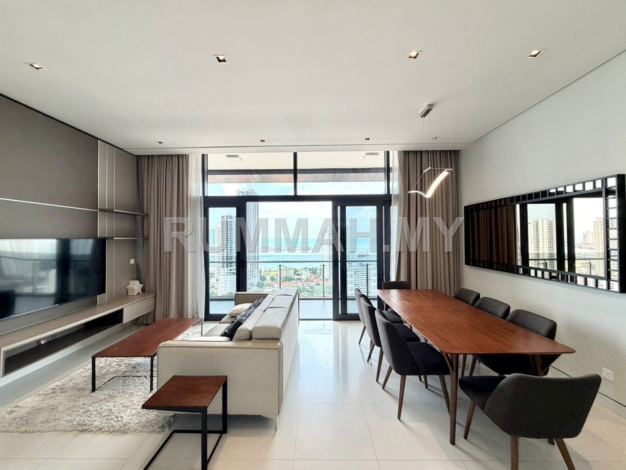 Luxury condo with seaview Nice & convenient Environment Fully Furnished 2 carparks
