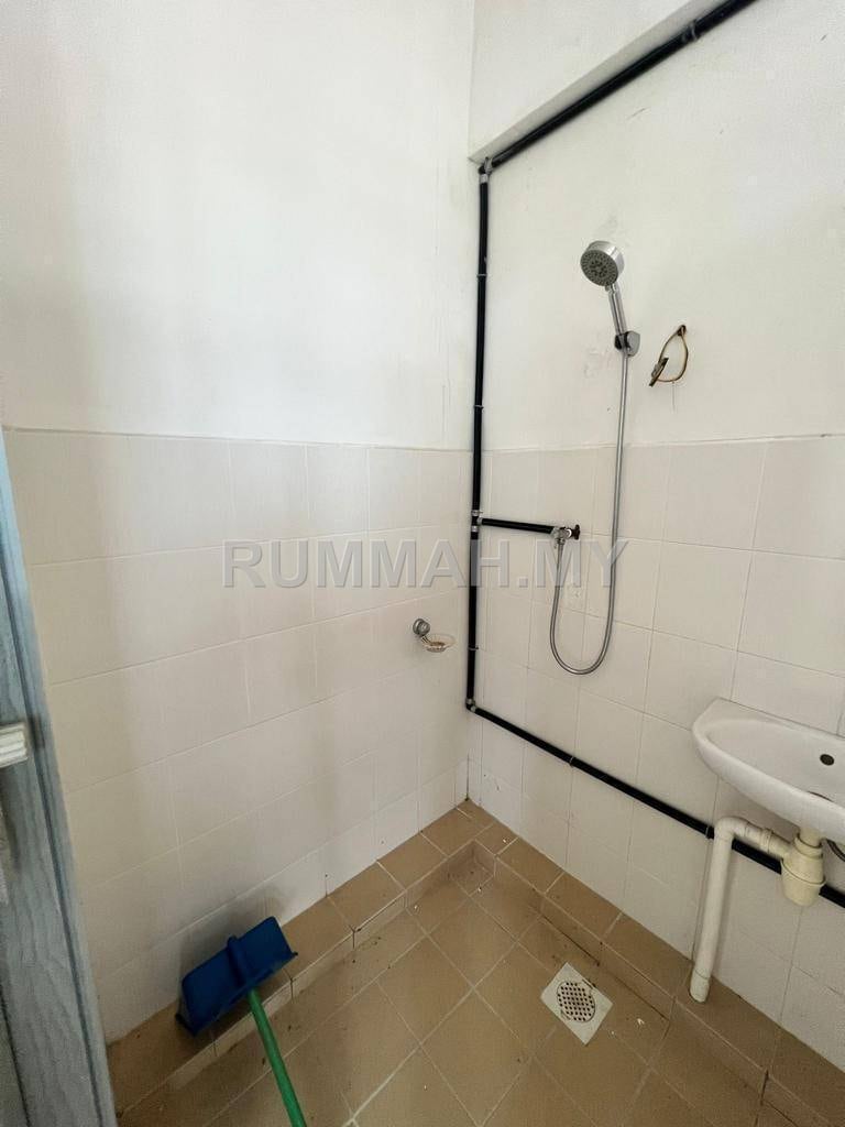 condo in Relau, Penang — photo 6