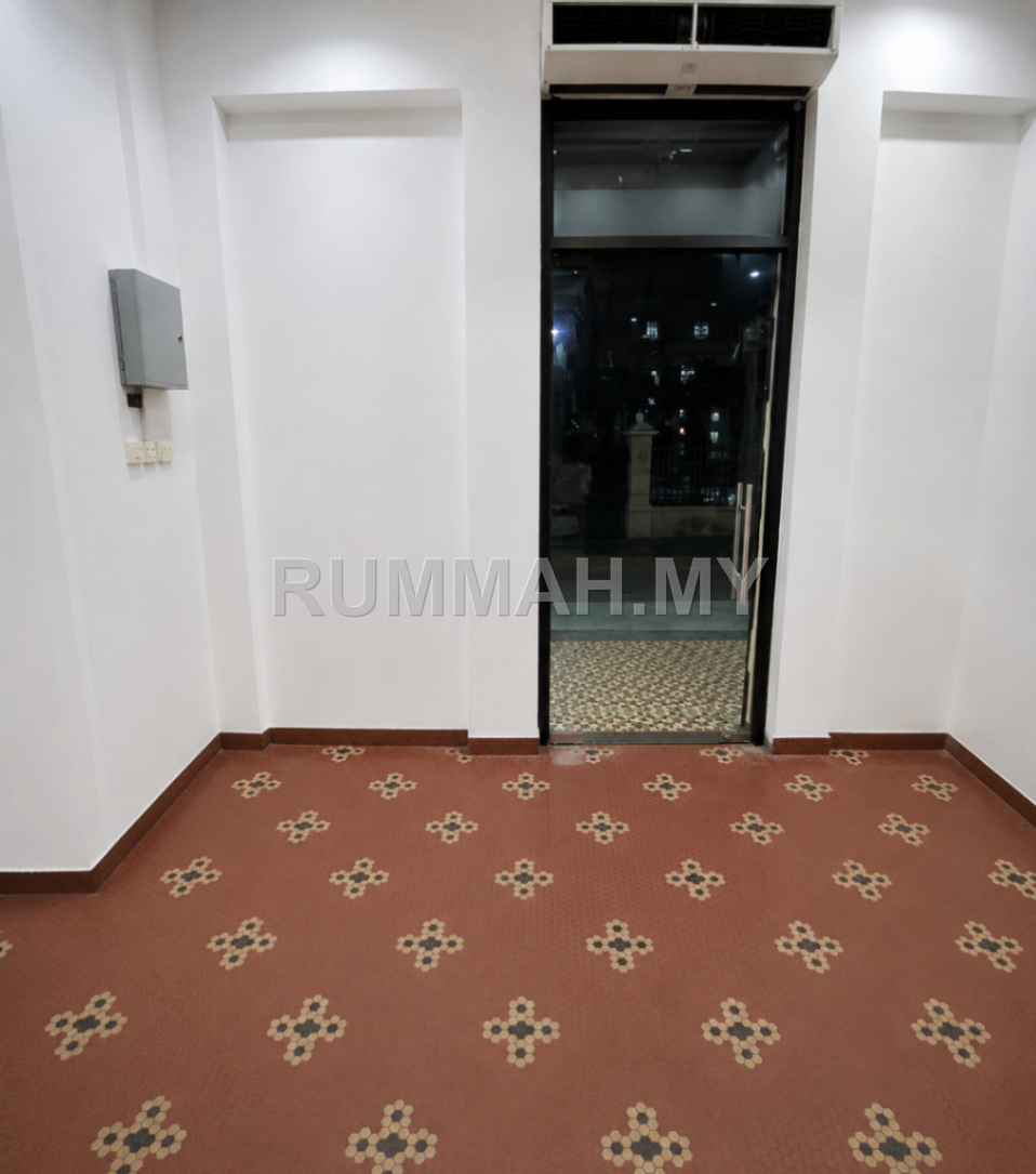 2 Storey Corner Commercial Shoiplot at Lorong Madras