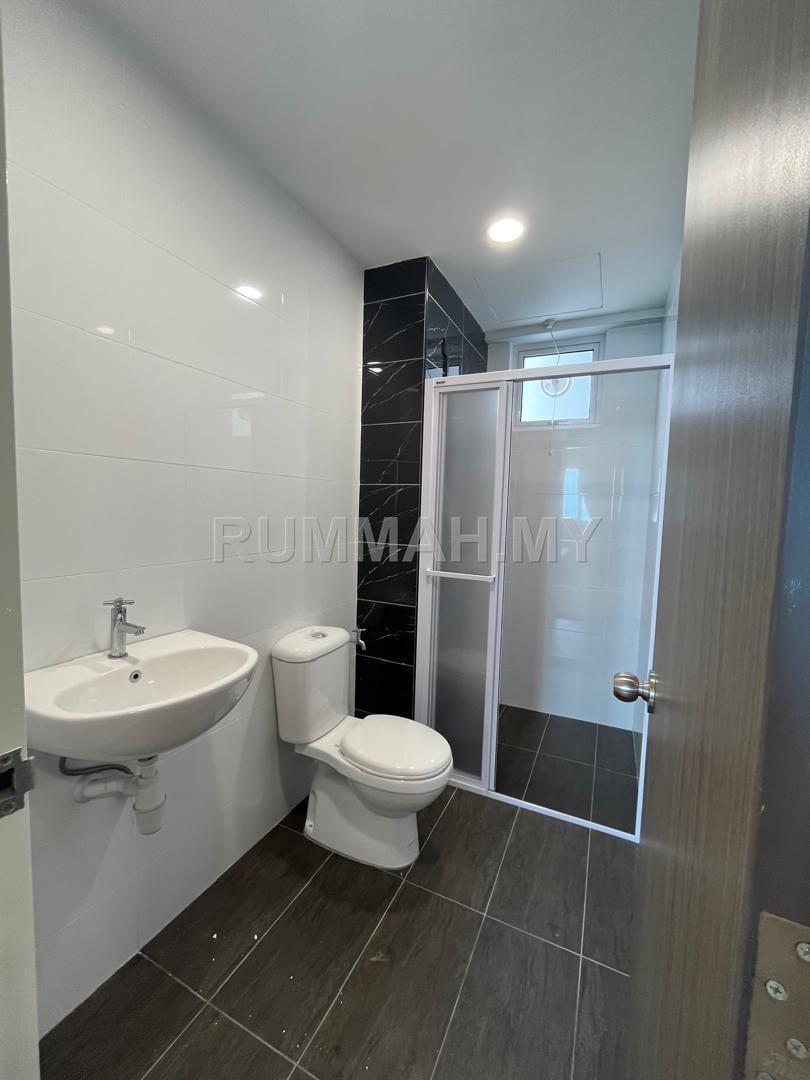 condo in Gelugor, Penang — photo 7