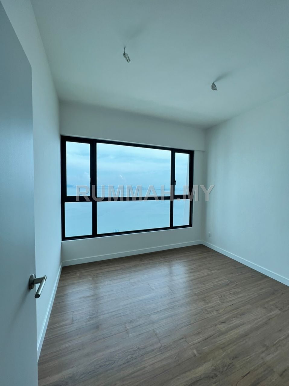 3 Residence with 3 Carpark Brand new unit