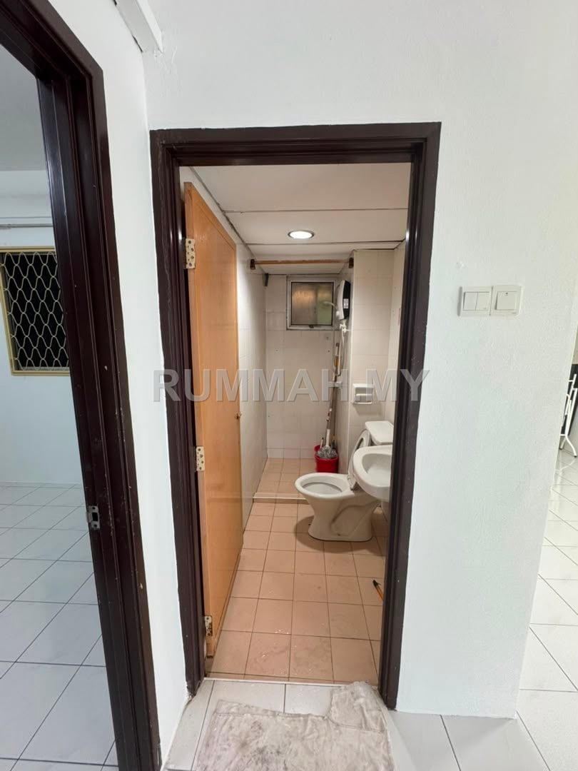 condo in Jelutong, Penang — photo 4