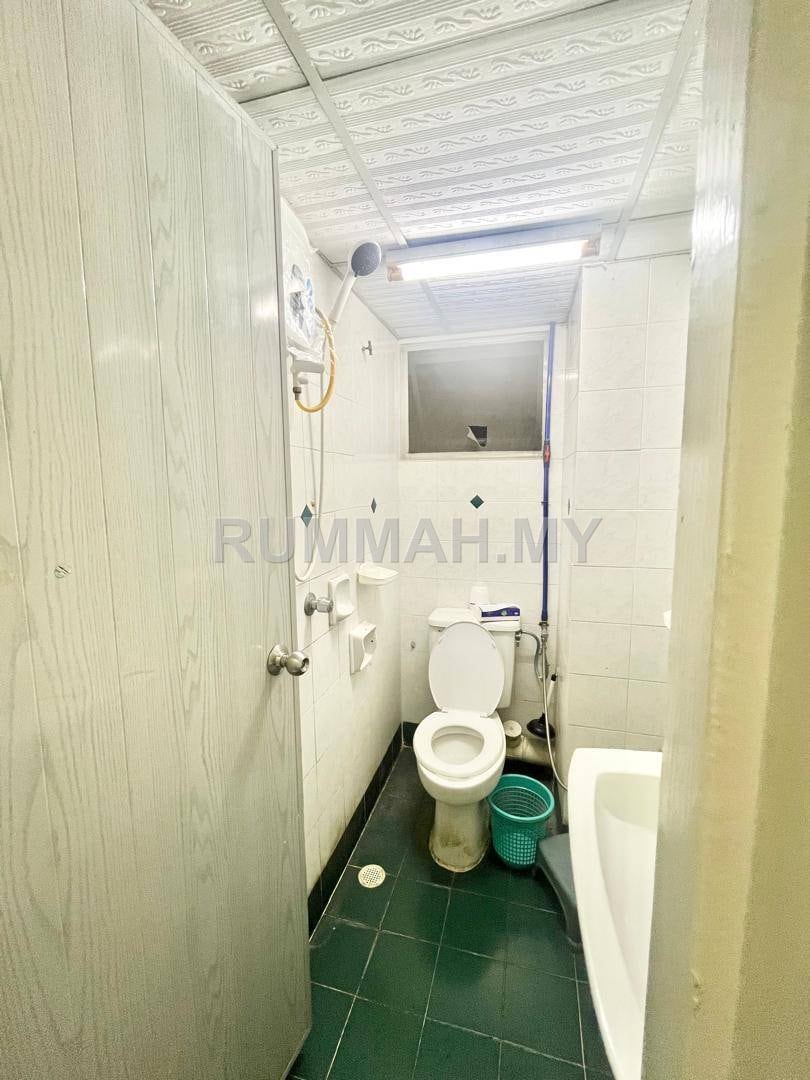condo in Gelugor, Penang — photo 5