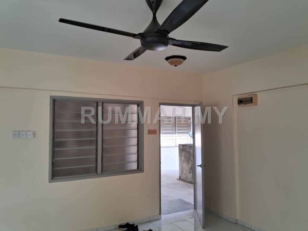 2r1b for Sale @ Taman Sri Idaman, Farlim | Below Market