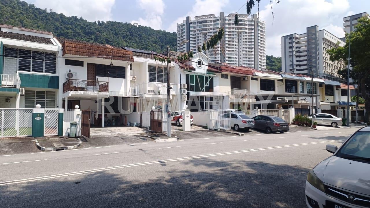 Double Storey Terrace Island Glades @Greenlane | Partial Furnished