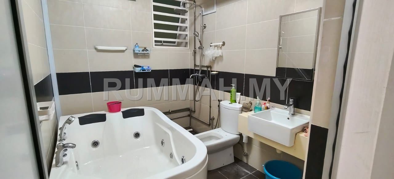 house in Permatang Damar Laut, Penang — photo 3