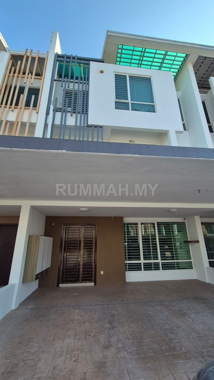 3-Storey Superlink Cassia Garden Residence, Cyberjaya. PARTIALLY FURNISHED
