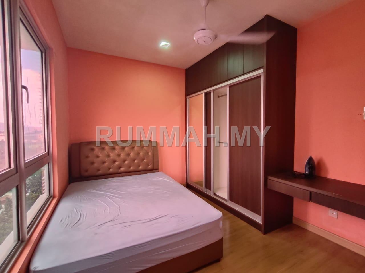 Fully furnished next to MRT station 