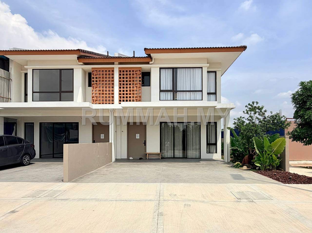 Double Storey Superlink Balinese‑Inspired Lakeside Homes @ Cybersouth, Dengkil. Next to Cyberjaya