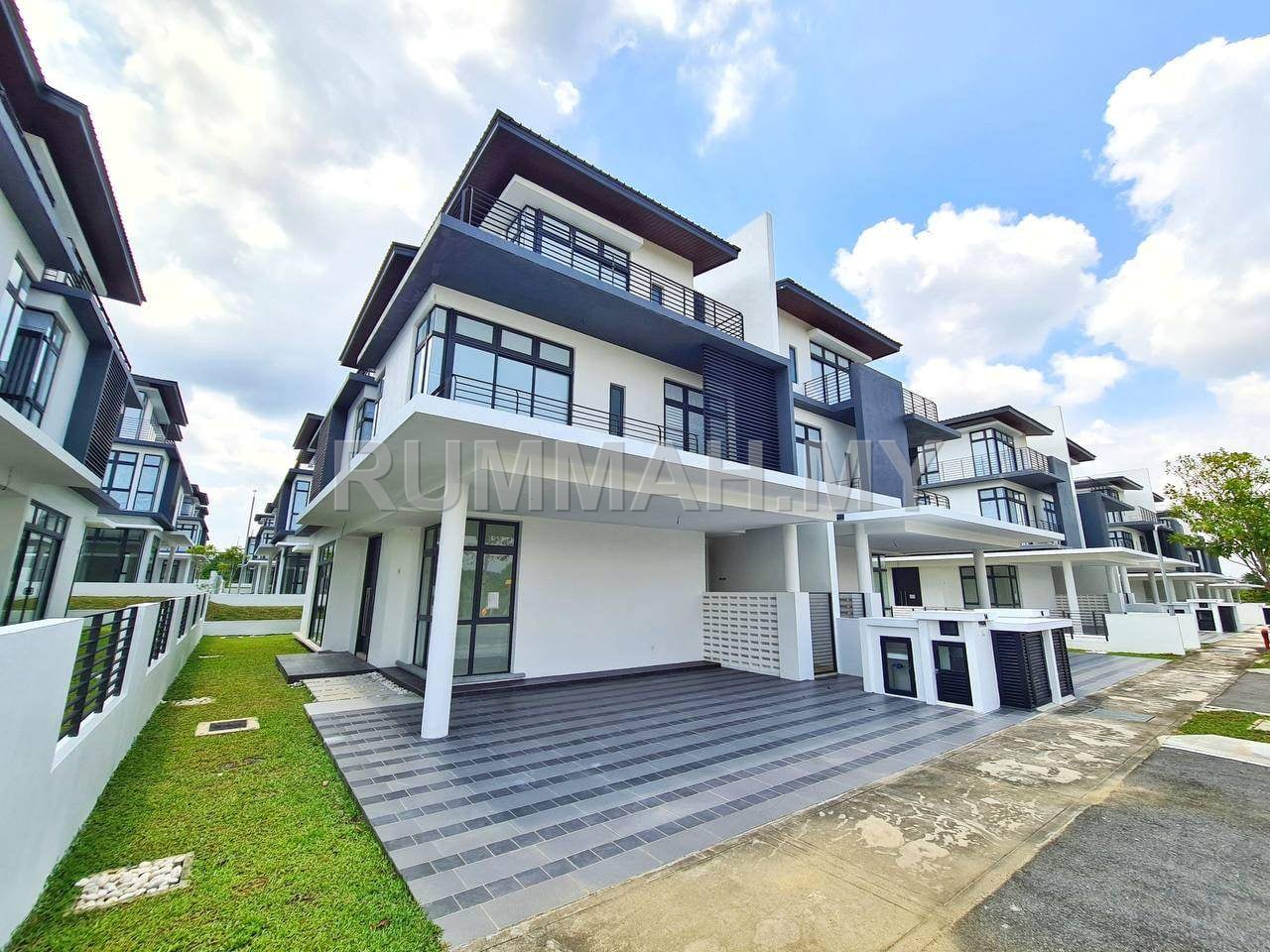 Senna Residence