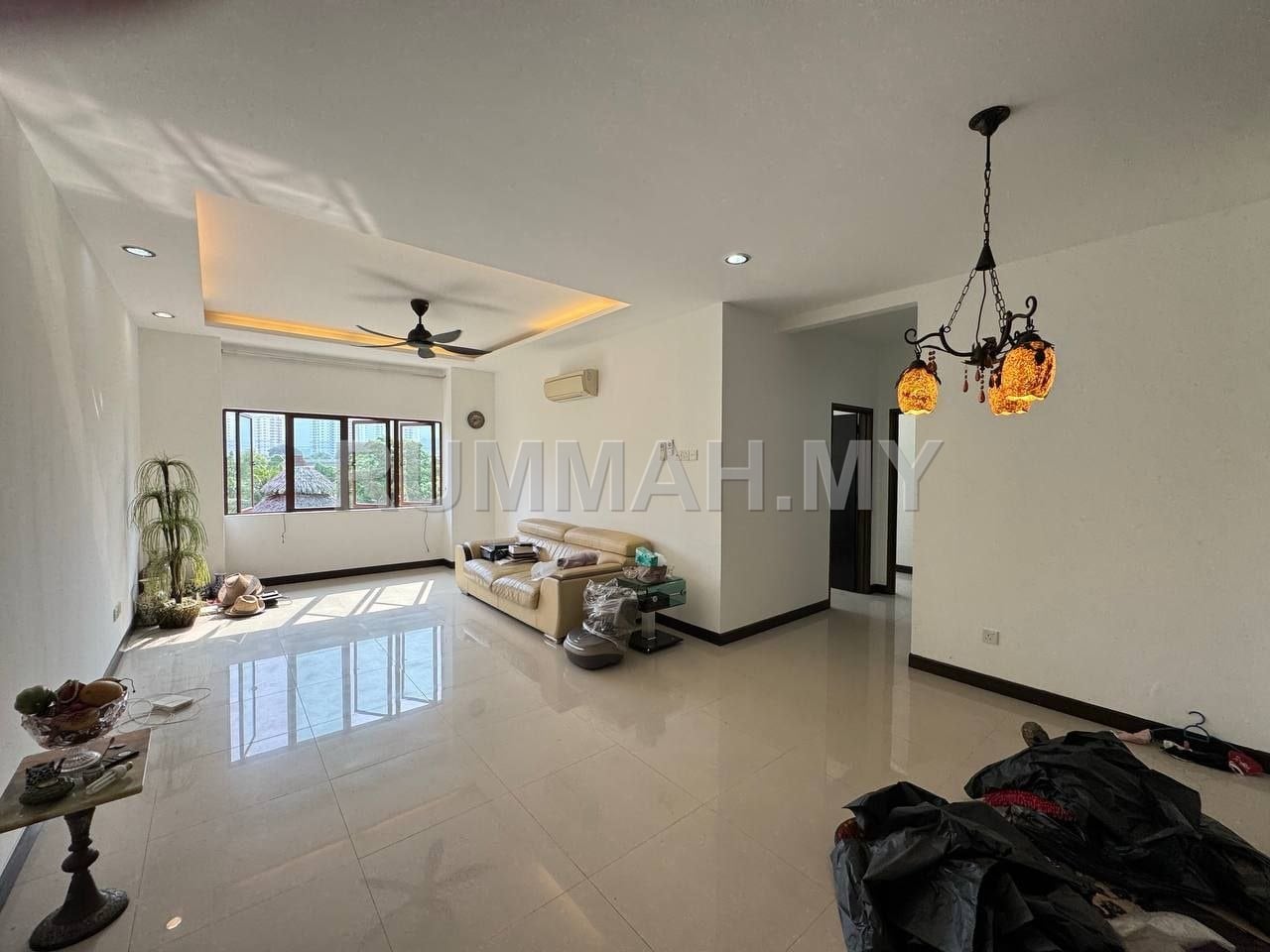 Rumah tenang seperti dalam resort untuk dijual