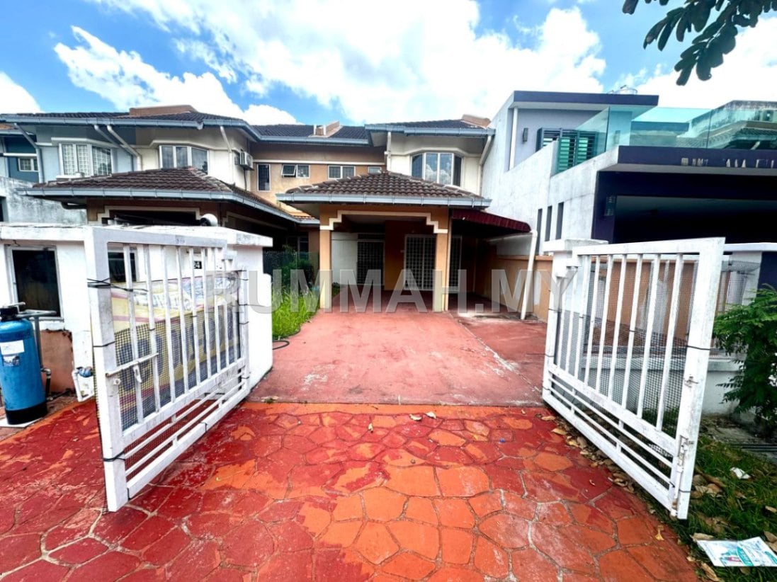 4-bedroom house in shah alam, Selangor for sale - DOUBLE STOREY TERRACE HOUSE JALAN SELASIH U12/27 TAMAN CAHAYA ALAM. SEKYEN U12, SHAH ALAM.