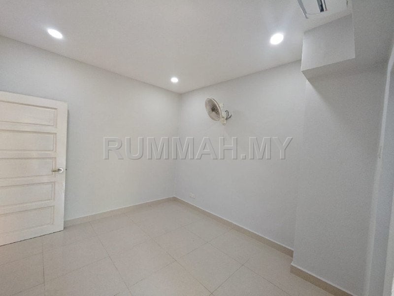 condo in Batu Ferringhi, Penang — photo 7