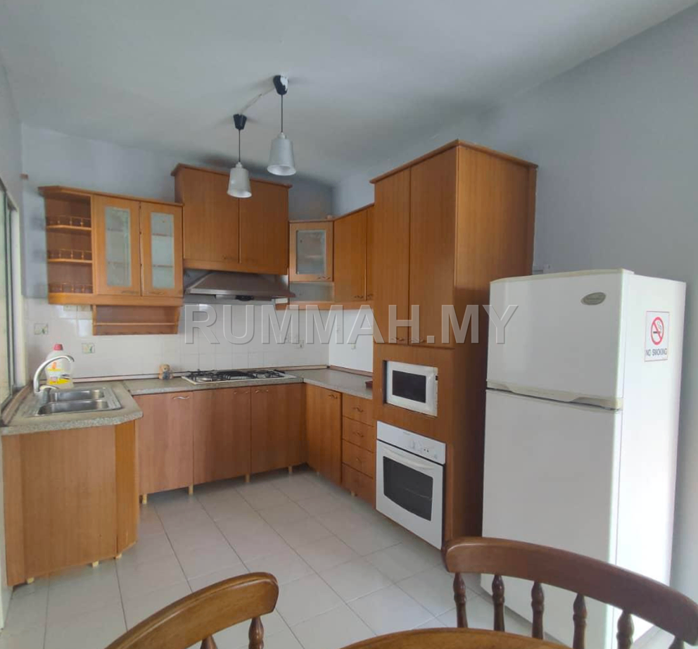 Full Furnished Villa Emas Walking distance to Queensbay Mall 