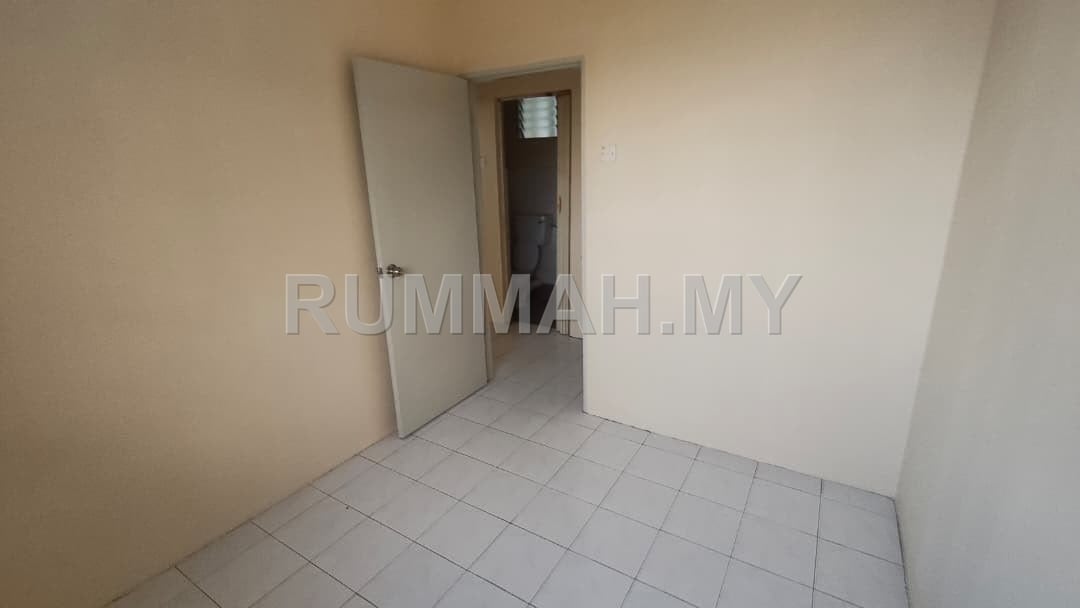 condo in Gelugor, Penang — photo 3
