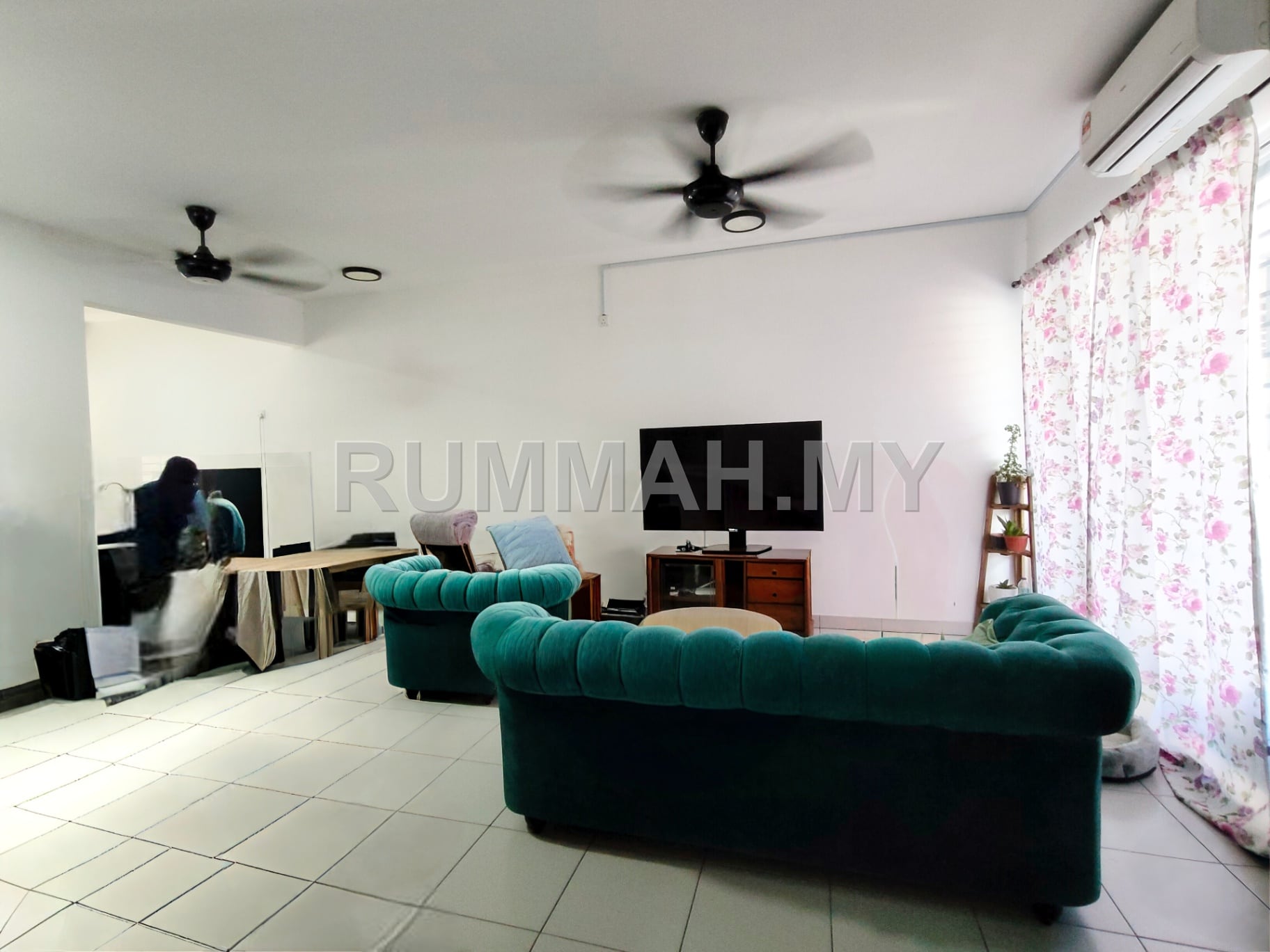 Well maintained unit guarded and gated