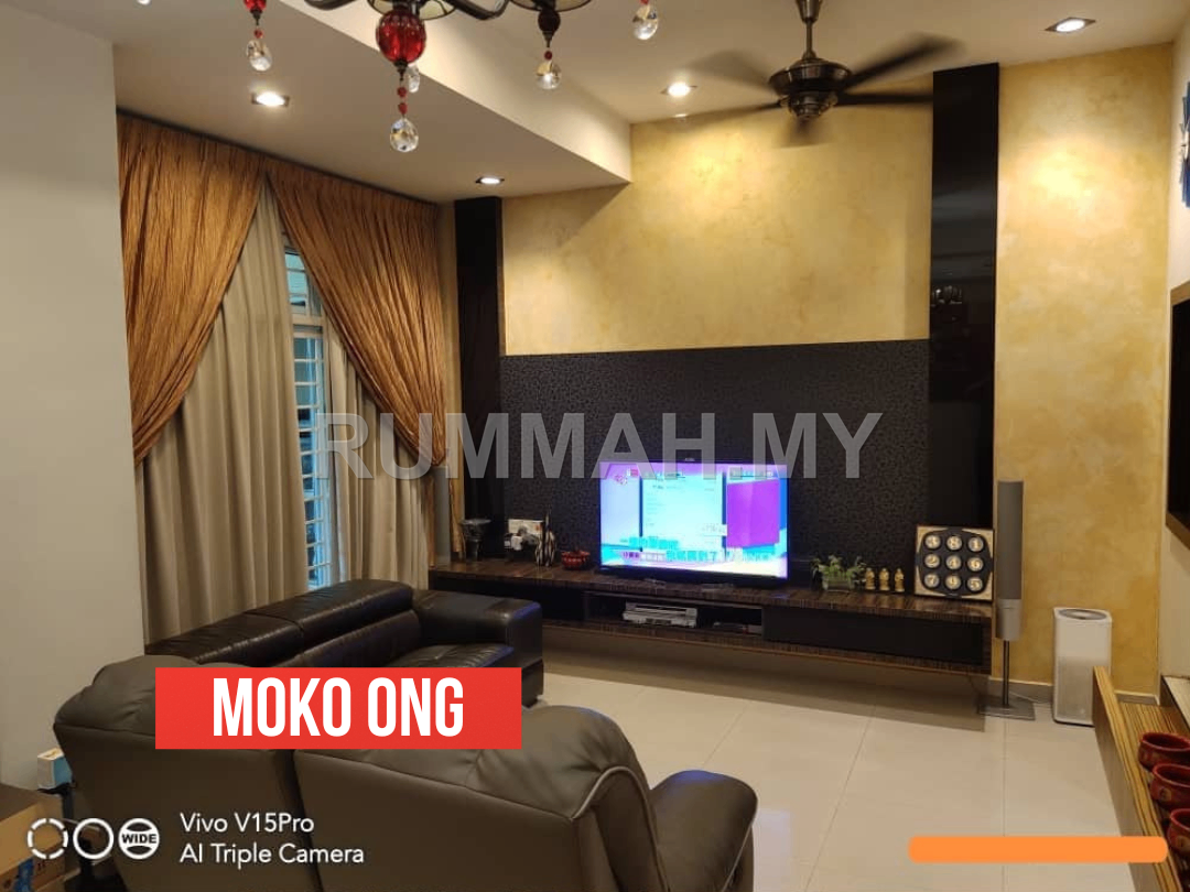 Fully Renovated 3 Storey Terrace @ Jelutong / Bukit Dumbar