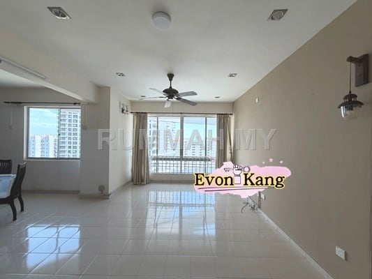 The Straits Regency @ Tanjung Bungah 1530SF Renovated Seaview Unit