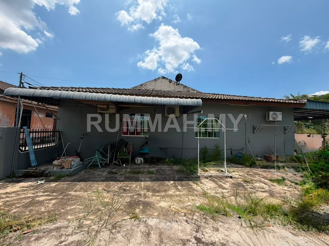 Below Market!!! Done Reno, Corner SingleStorey Terrace at Tmn Jambu Machang bubok