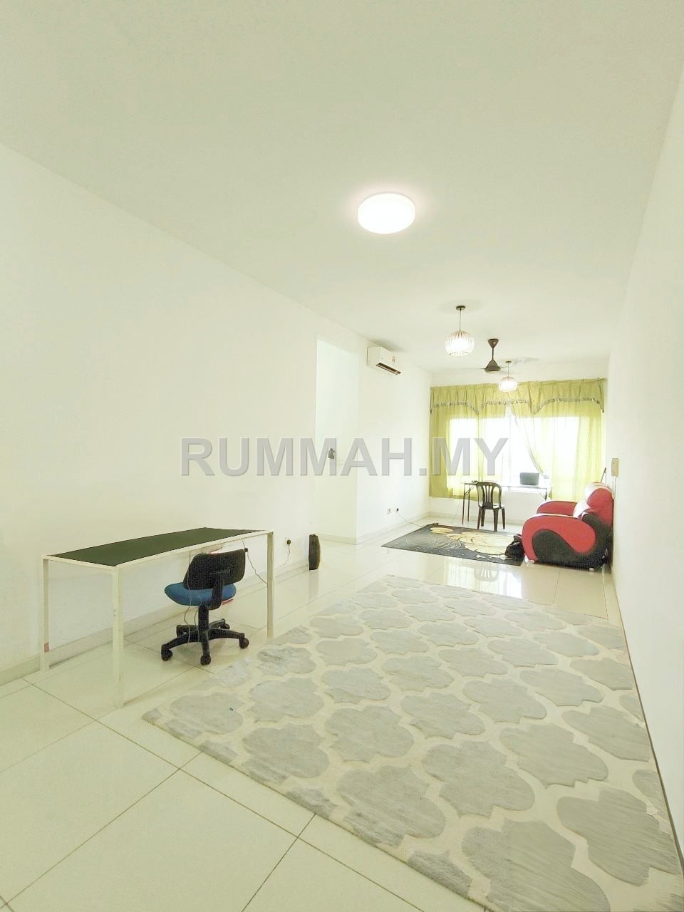 3-bedroom condo in Dengkil, Selangor for rent - Semi furnished suitable for students and young couple 