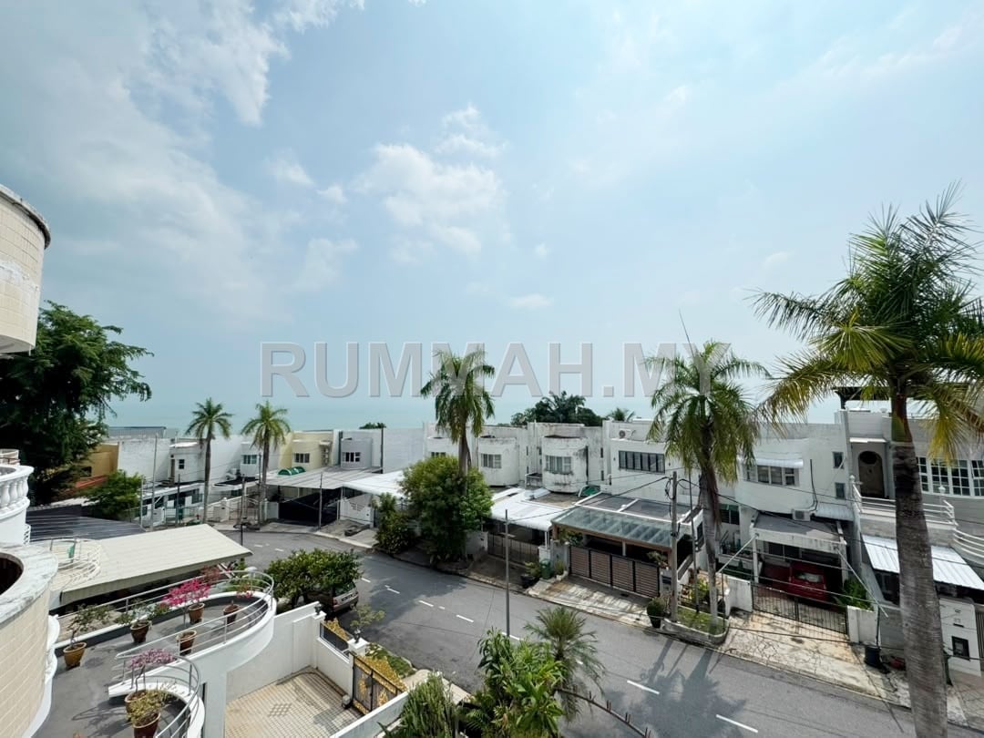 4-bedroom house in Batu Ferringhi, Penang for sale - 3 Storey Terrace changat ria, cheapest units @best buy