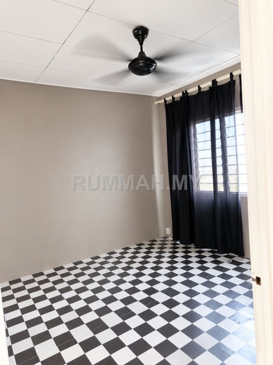 3-bedroom condo in Seri Kembangan, Selangor for sale - Apartment for Sale @ PANGSAPURI PUTRA PERMAI SELESA, SERI KEMBANGAN | Leasehold