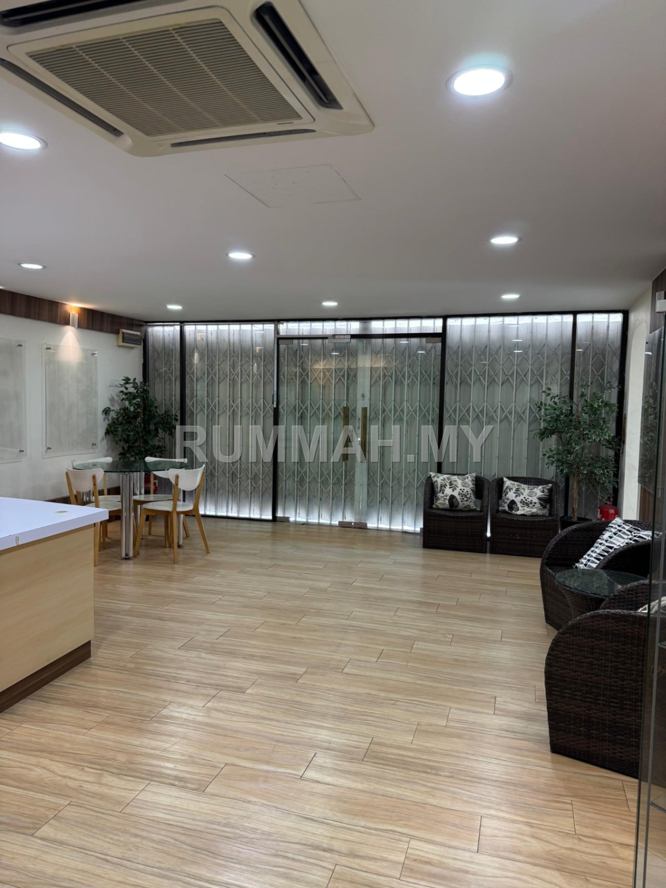 commercial in Off Greenwood Park, Selangor for rent - Fully Renovated Ground Floor Shop Lot for Rent in Taman Batu, Off Greenwood Park