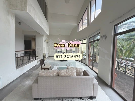 3-bedroom house in Batu Ferringhi, Penang for sale - Ferringhi Villa @ Batu Ferringhi 2437SF Huge Compound Parking Renovate