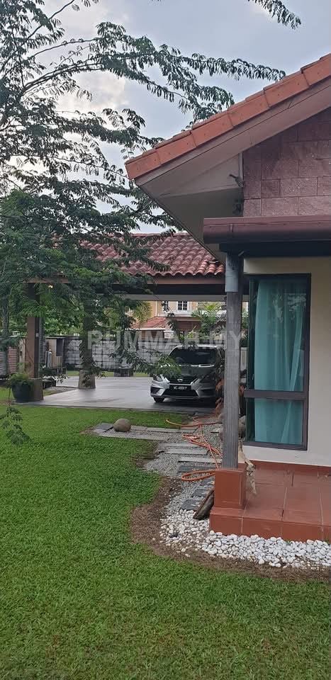 7-bedroom house in Kota Damansara, Selangor for sale - Resort-Style Bungalow with 17,300 Sqft Land in Kota Damansara