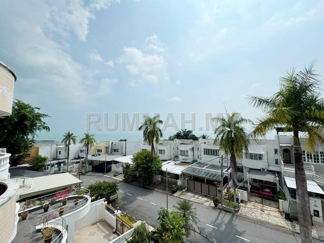 4-bedroom land in Batu Ferringhi, Penang for sale - 3 Storey Terrace House Changkat Ria Batu Ferringhi Tanjung Bungah