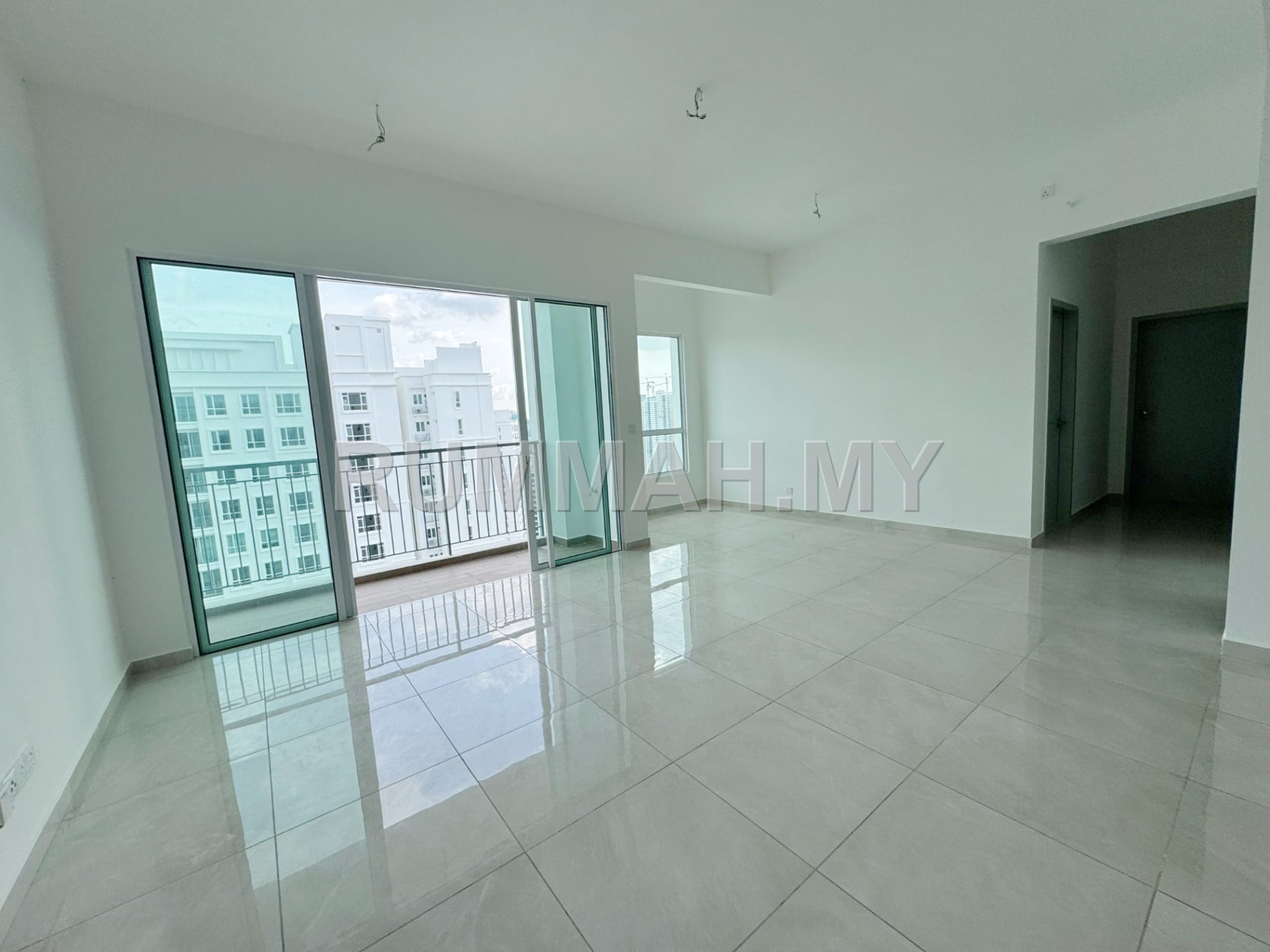 Condo for Sale @ Lucerne Residences, | Top Floor