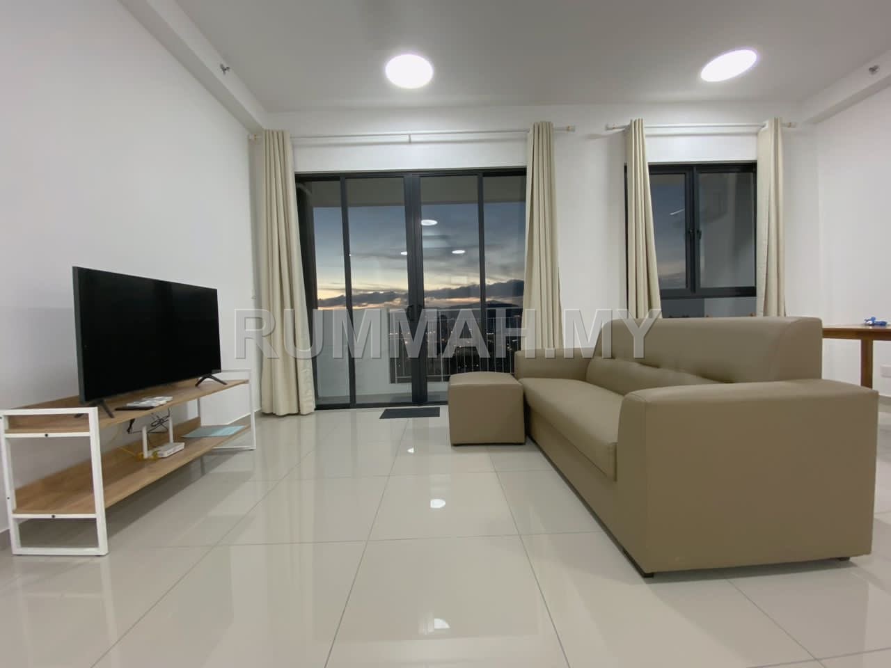 3-bedroom condo in Batu Maung, Penang for sale - M-Vista Serviced Residence Middle Floor Seaview 1201sf 3CP Fully Renovated Batu Maung