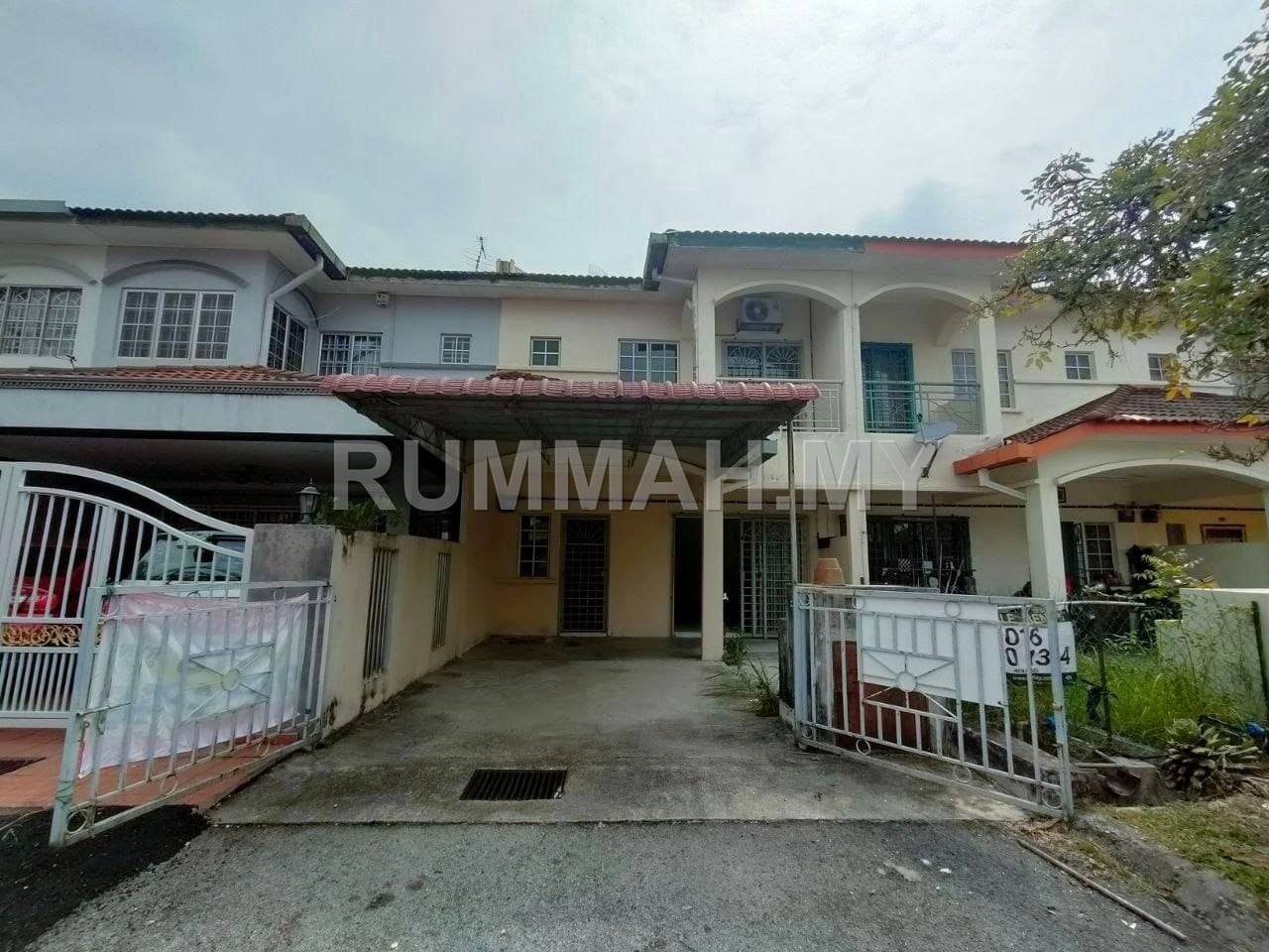 4-bedroom house in Puchong, Selangor for sale - Walking distance to LRT] Double Storey Terrace House Taman Puchong Prima