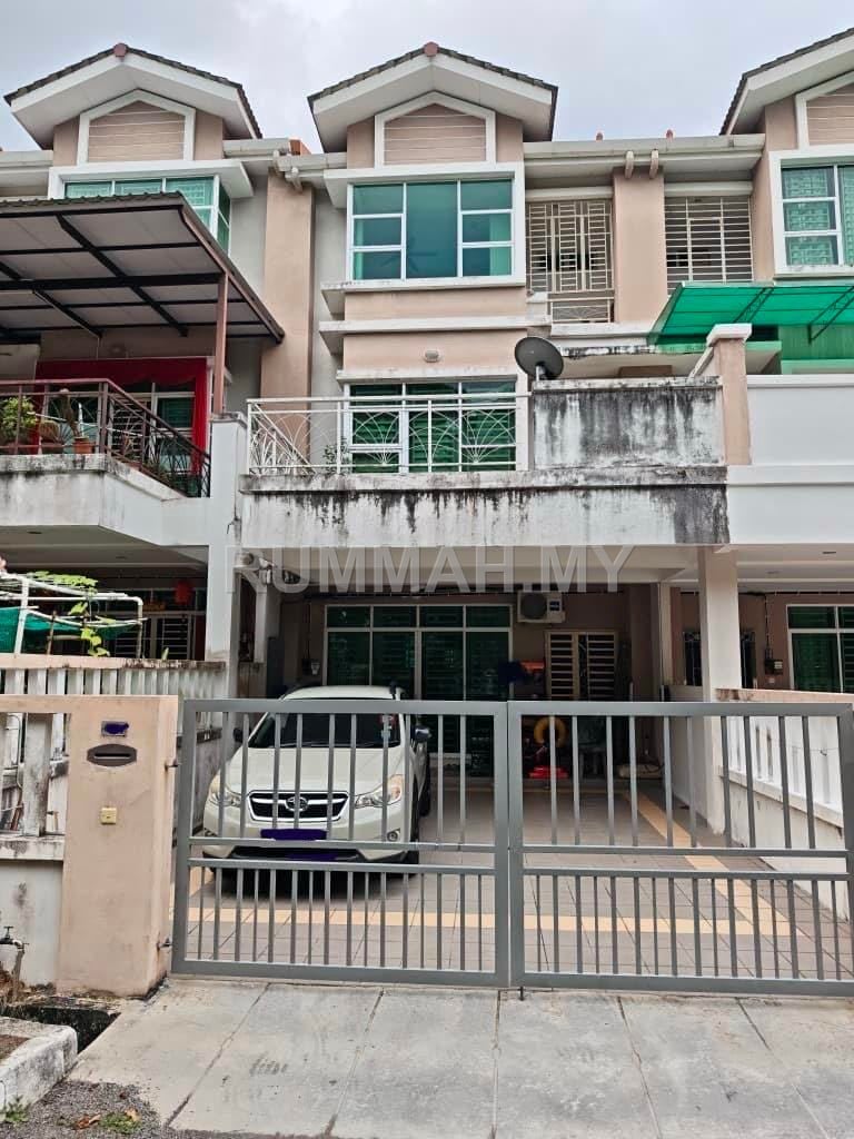 5-bedroom house in Balik Pulau, Penang for sale - 3 Storey Terrace House @ Taman Nyaman Indah For Sale