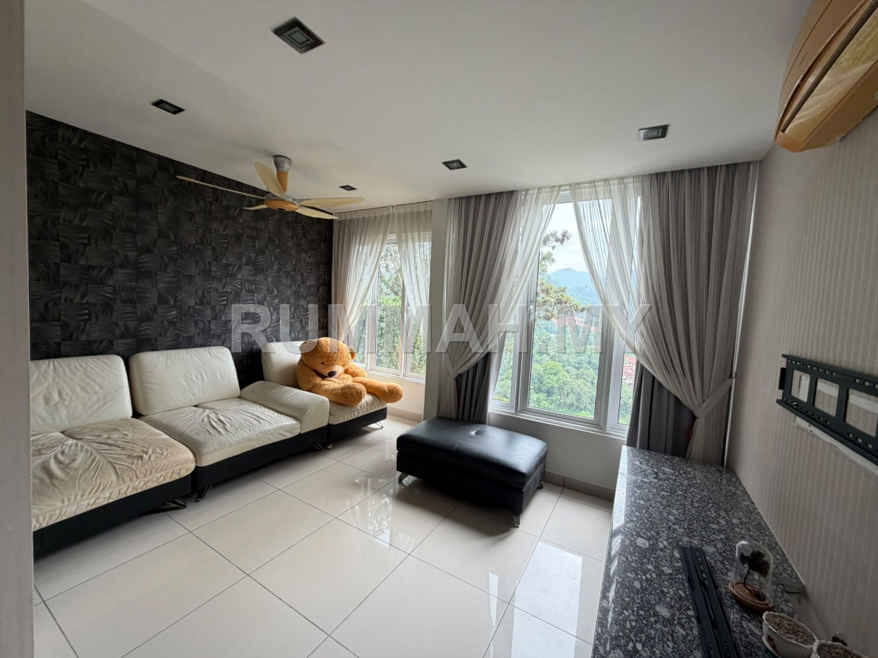 2-bedroom house in Tanjung Bungah, Penang for sale - Pearl Hill Tanjung Bungah Freehold Fully Renovated Fully Furnished 2+1 Bedroom Townhouse For Sale RM520K 槟城丹绒武雅 Pearl Hill 永久地契豪华装修全配2+1房山景Townhouse出售 RM52万