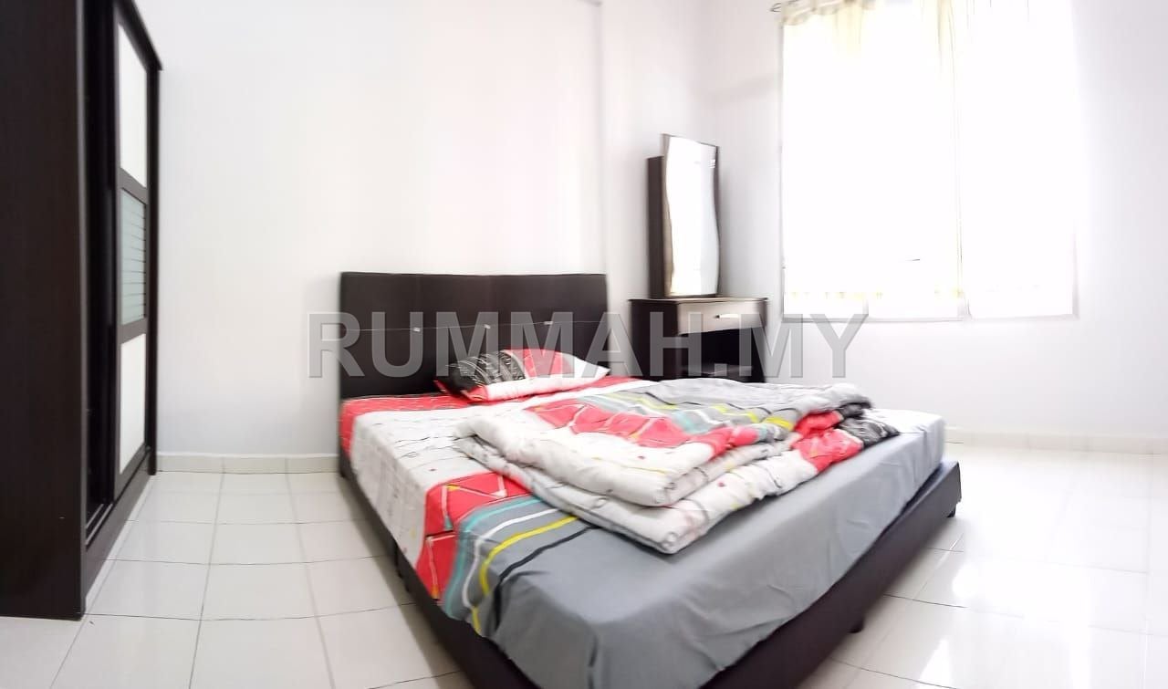 3-bedroom condo in Bayan Lepas, Penang for sale -  Putra Place near Queensbay Bayan Lepas | Fully Furnished Pool View SA9795