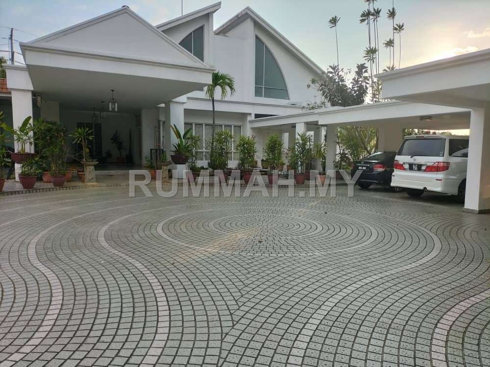 7-bedroom house in Bangsar, Kuala Lumpur for sale - Rare Freehold Bungalow in Bangsar