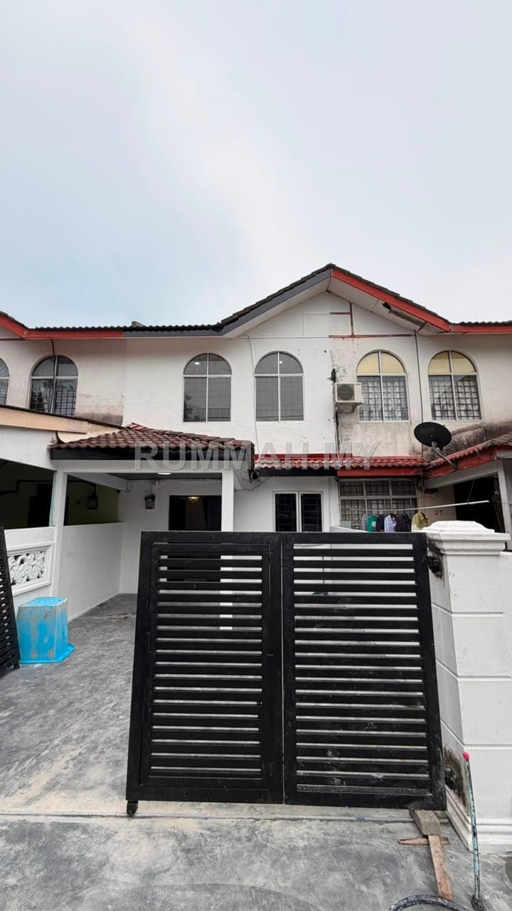 4-bedroom house in Melaka Tengah, Melaka for sale - 2-Storey Terraced House for Sale @ taman tamby chik karim, Melaka Tengah | Renovated