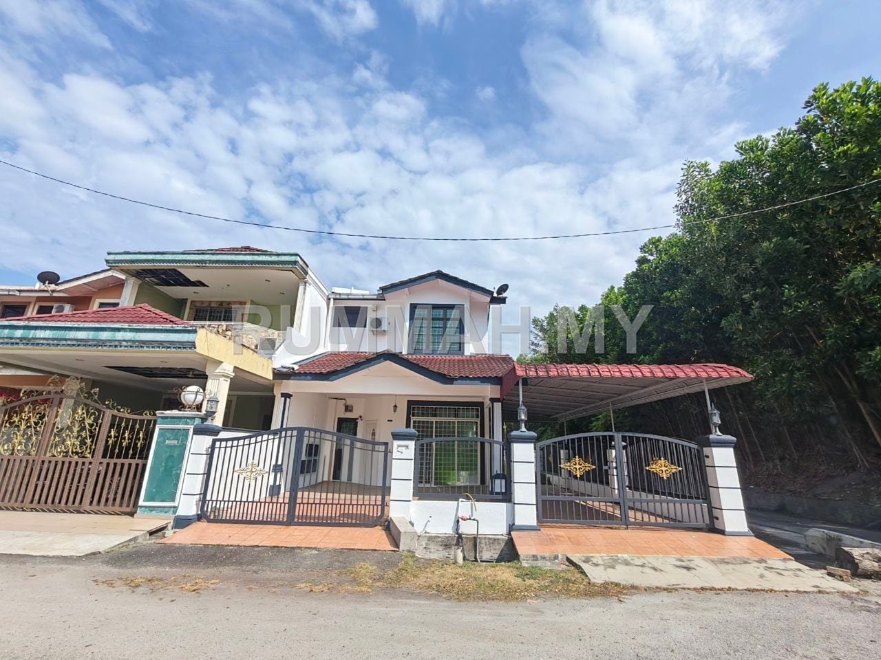 4-bedroom house in Paya Rumput, Melaka for sale - 2-Storey Terrace End Lot for Sale @ Taman Paya Rumput Indah, Paya Rumput | Partial Renovation