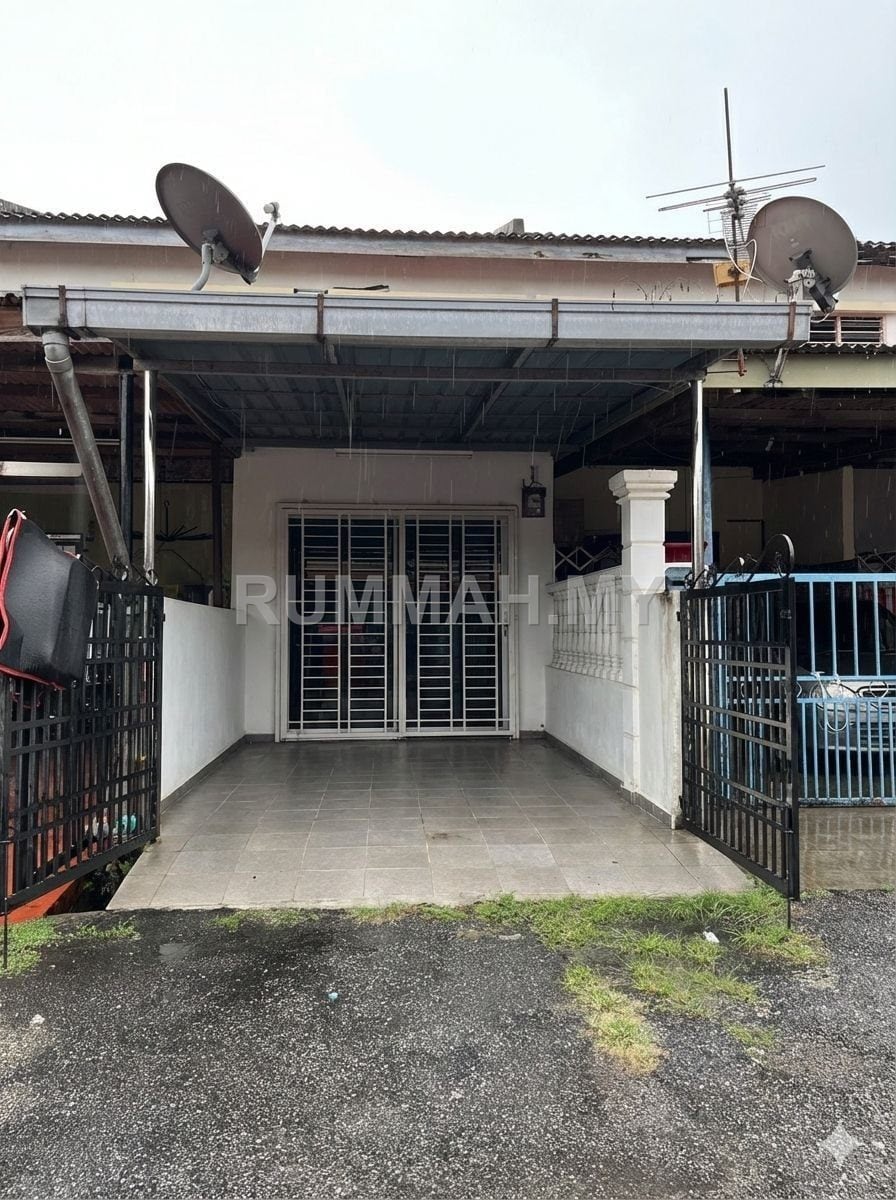 2-bedroom house in Bukit Katil, Melaka for sale - Townhouse Tingkat Bawah for Sale @ Taman Saujana Indah, Bukit Katil | Freehold Bumi Lot