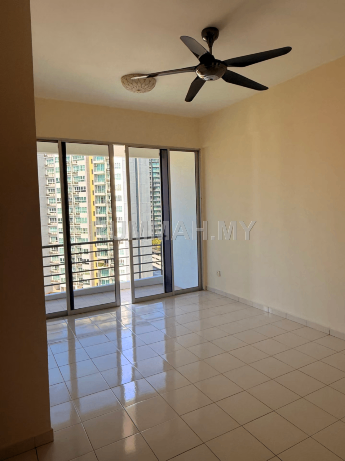 3-bedroom condo in Bayan Lepas, Penang for sale - Putra Place, Bayan Lepas Queensbay | Partially Furnished