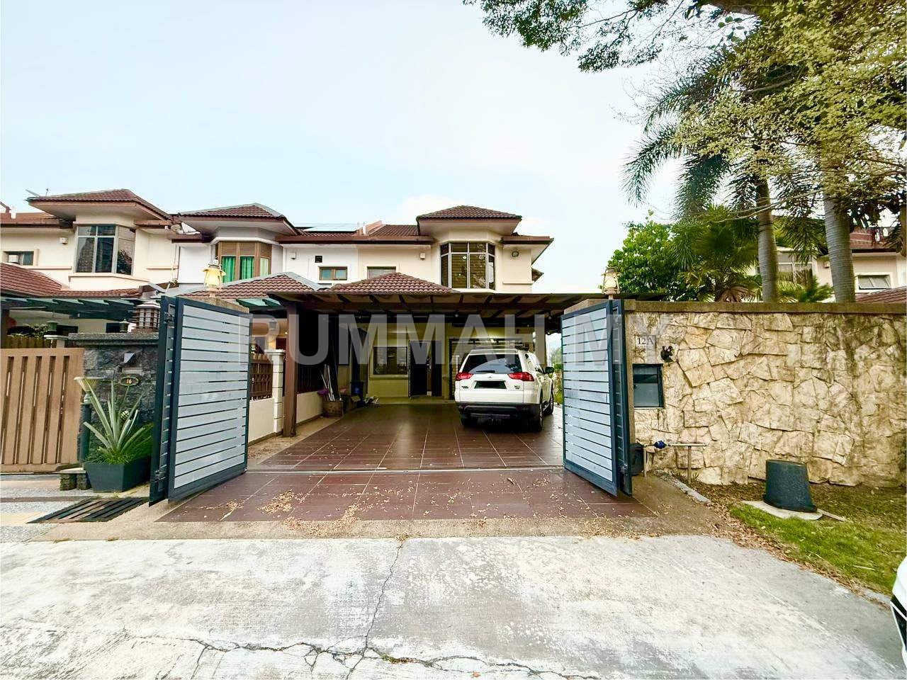 5-bedroom house in puchong, Selangor for sale - 3 Storey Vistaria Residence, Bandar Puchong Jaya, Puchong
