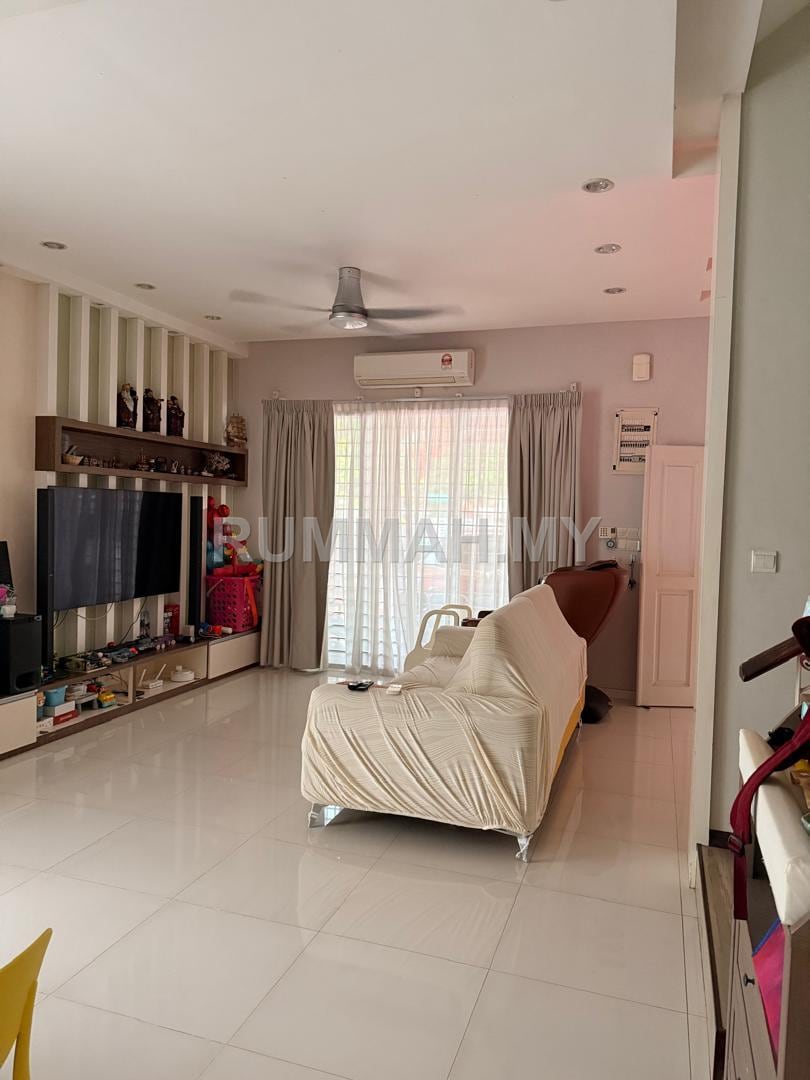 5-bedroom house in Bukit Gambir, Penang for sale - 3-Storey Terrace for Sale @ Halaman Bukit Gambir, Bukit Gambir | Fully Furnished