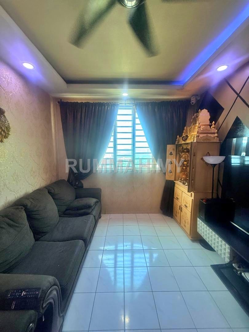 3-bedroom condo in George Town, Penang for sale - The Rise Collection 2 , 800sf, 2 car parks Renovated for sale