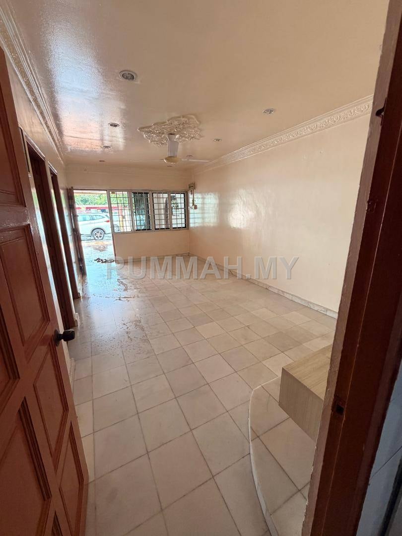 3-bedroom house in Kepong, Kuala Lumpur for sale - 1 Storey JALAN API API Kepong, ACtual, FULL EXTEND, Well Keep, Low Deposit