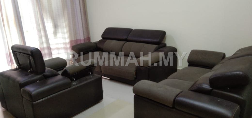 5-bedroom house in Kepong, Kuala Lumpur for sale - 3 Storey LAMAN RIMBUNAN Kepong, Actual, Reno, Well Keep, Low Deposit