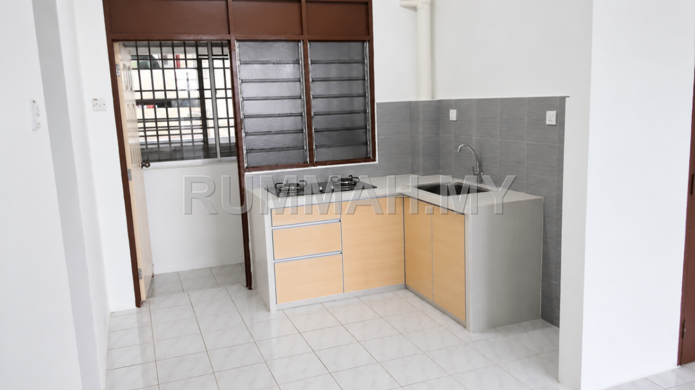 3-bedroom condo in Jelutong, Penang for sale - Sinar Bukit Dumbar Jelutong  Bare unit Low floor worth to buy 