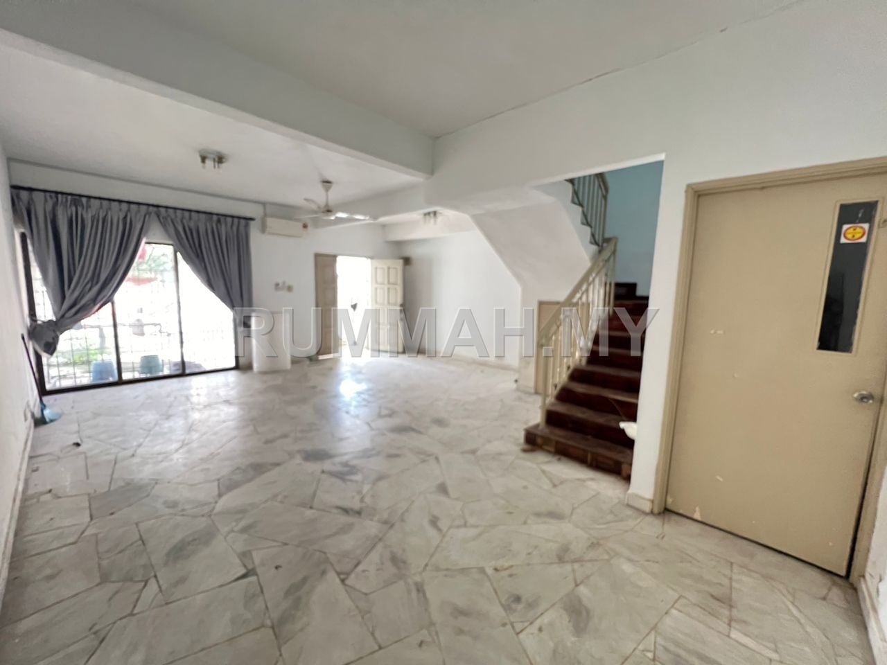 4-bedroom house in Petaling Jaya, Selangor for sale - 2 Storey TAMAN SRI MANJA PJ, Actual, FULLY EXTEND, WELL KEEP, Low Deposit